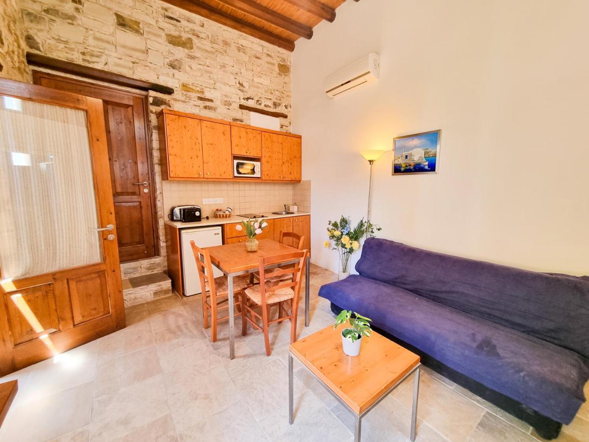 Skarinou'S Landhouse Poolside Heaven Apartment Zewnętrze zdjęcie